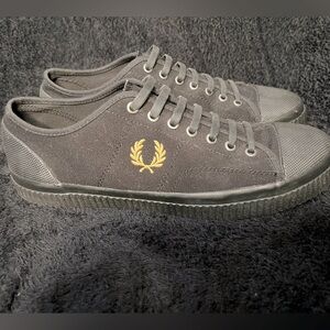 Men’s US 11 Fred Perry black tennis shoes